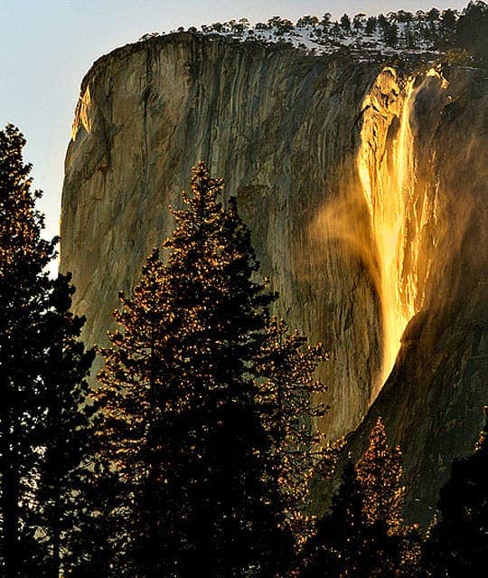 奇觀！揭秘位於美國加州全球極為罕見的「火瀑布」圖片7