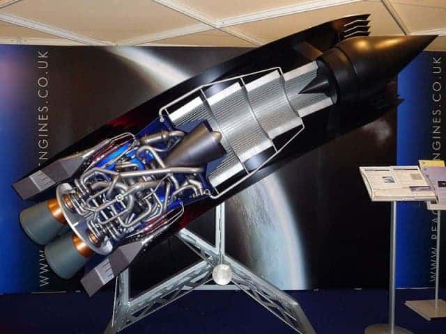 sabre-engine-pipes