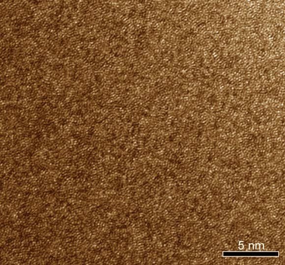 False color, high-resolution image of the vanadium metallic glass, showing typical amorphous characteristics. Image credit: Li Zhong et al.