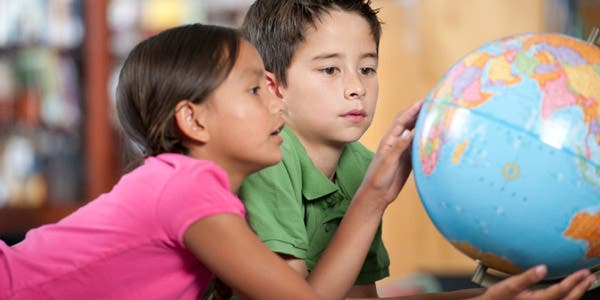 Kids who learn a second language early in their lives see the world differently. Image via Online Universities.