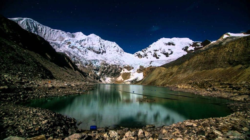 Lake Palcacocha, Peru is gorgeous for sure, but it's also a major threat to residents lying in its floodpath. Photo: YouTube