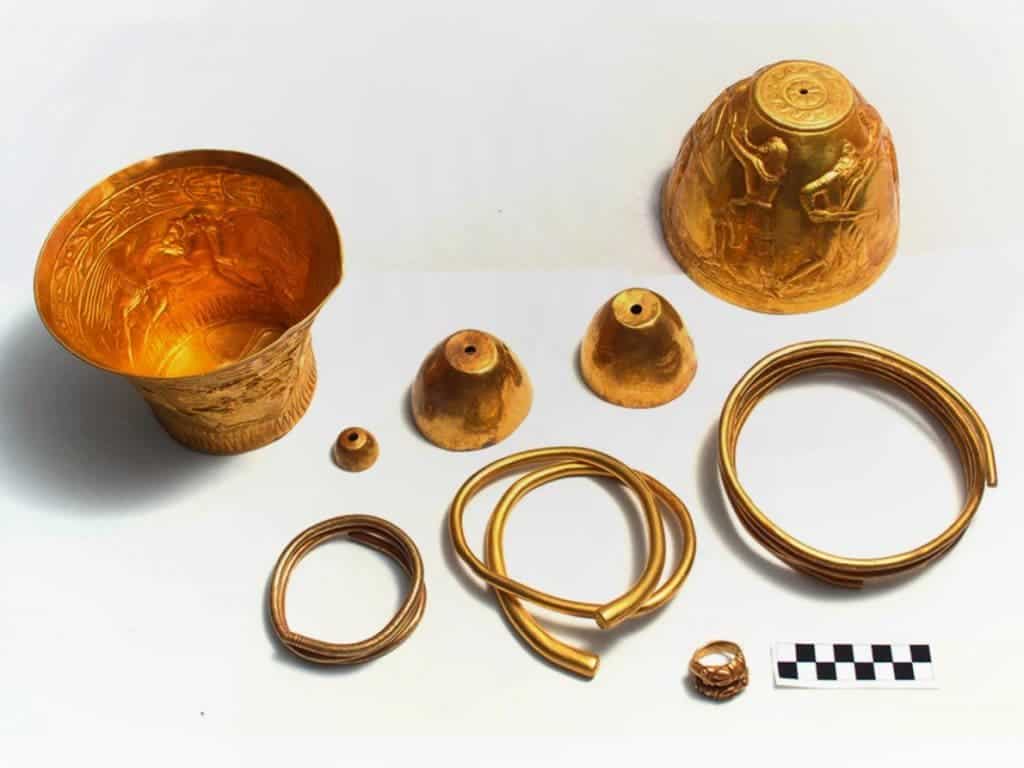 Solid gold artifacts discovered in a Scythian burial mound in southern Russia include two bucket-shaped vessels, three gold cups, a heavy finger ring, two neck rings, and a gold bracelet. Image via National Geographic.