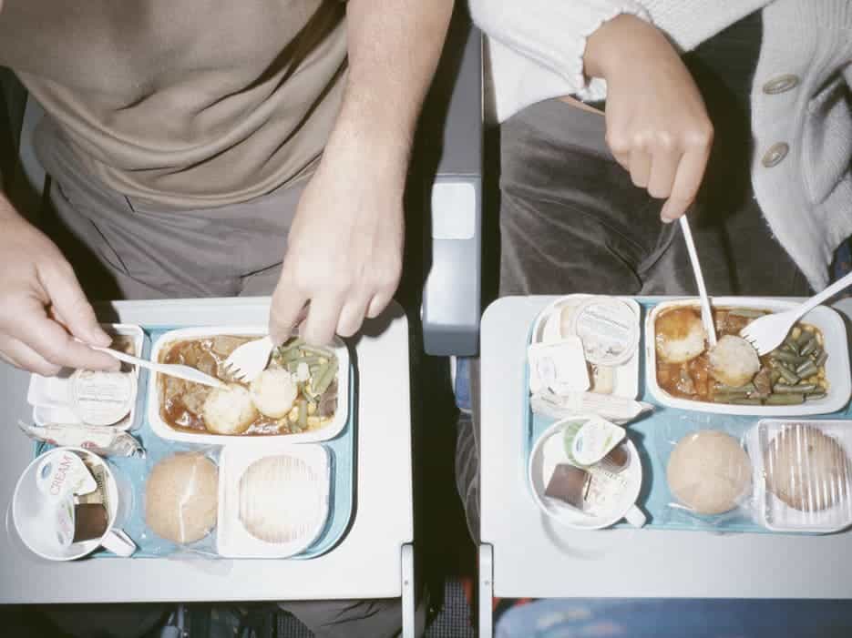 http://photos.cntraveler.com/2014/07/31/53daa3a7dcd5888e145c1e6b_airline-food-tastes-bad.jpg