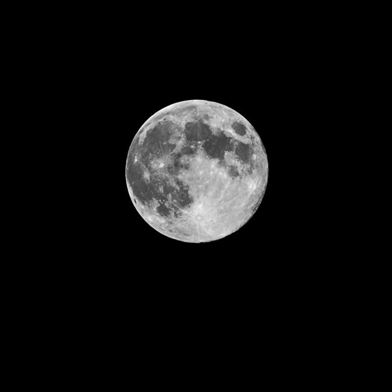 Blue moon of August 31, 2012, viewed from Slobozia, Romania. Image via Wikipedia.