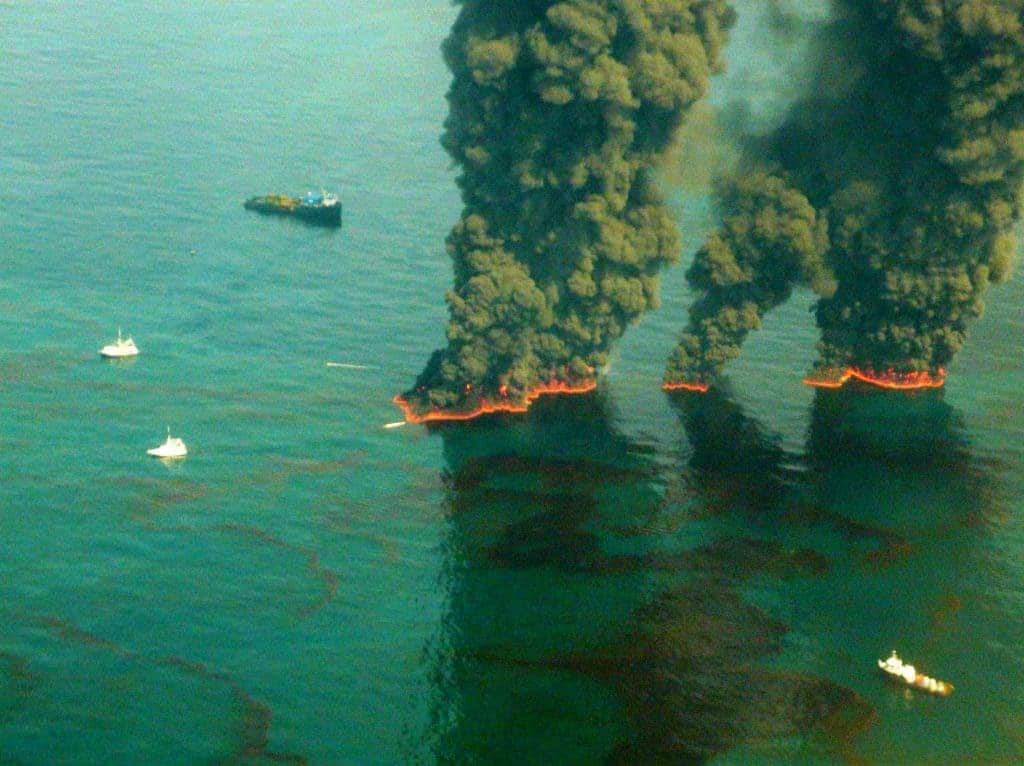 Controlled fire of the BP oil spill. Image via Wiki Commons.