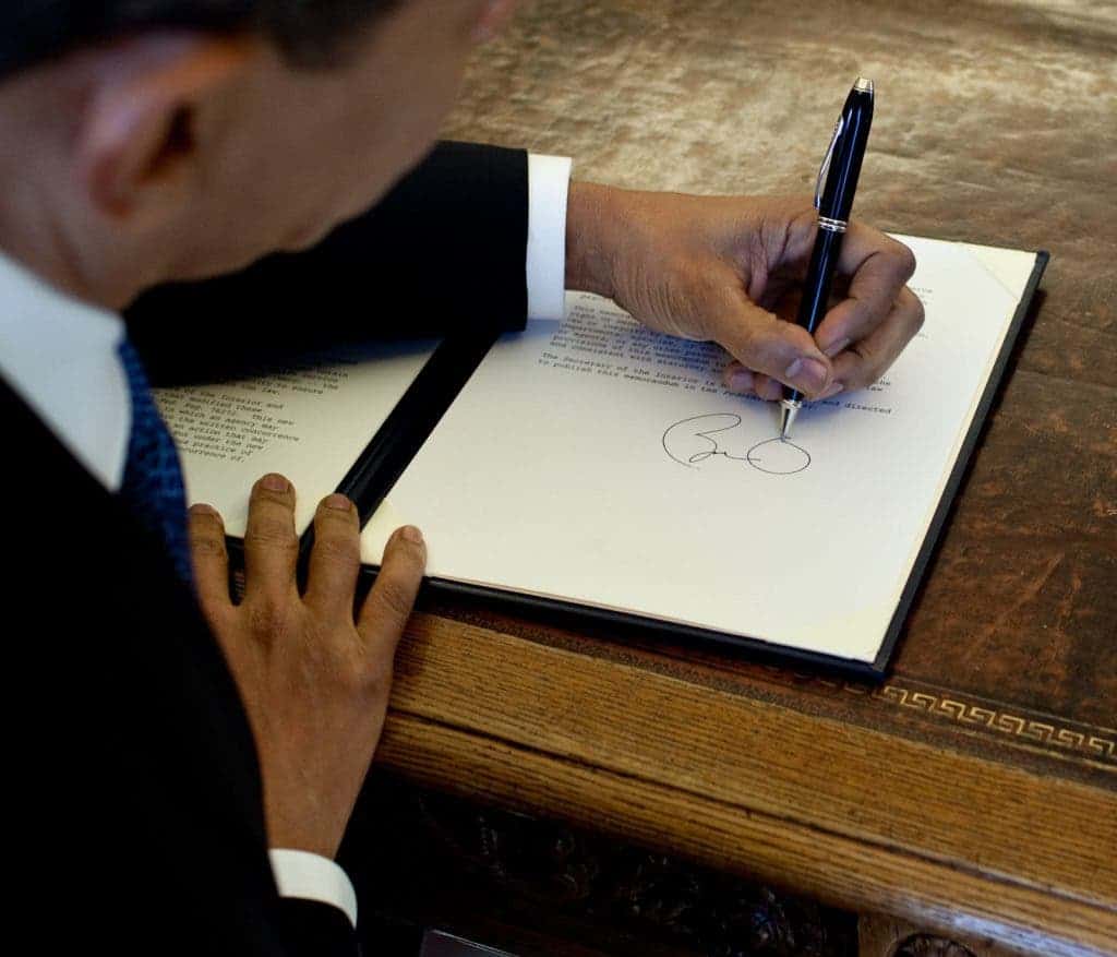 The current president of the United States, Barack Obama, is left handed.