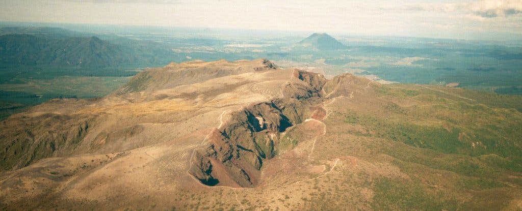 The nearby Mount Tarawera. Image: Carl Lindberg