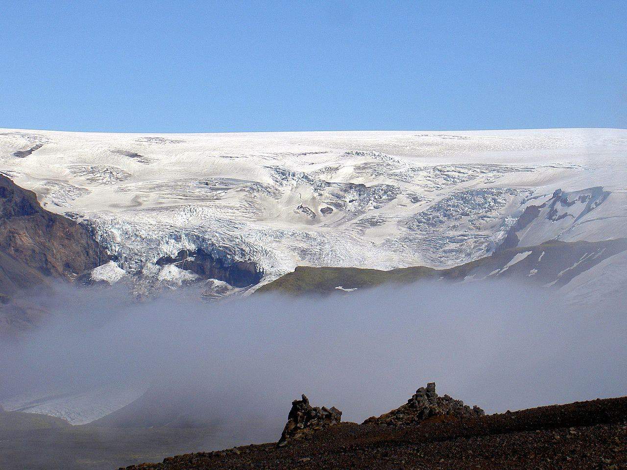 Myrdalsjökull glacier, above the volcano. Photo by Chris73.