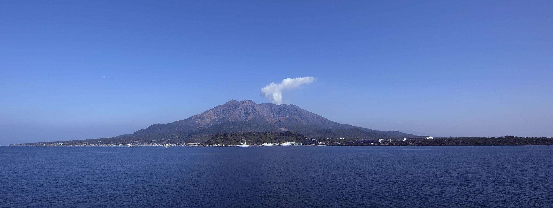 The Sakurajima Kagoshima volcano in Japan might be preparing for an eruption. Photo by TANAKA Juuyoh
