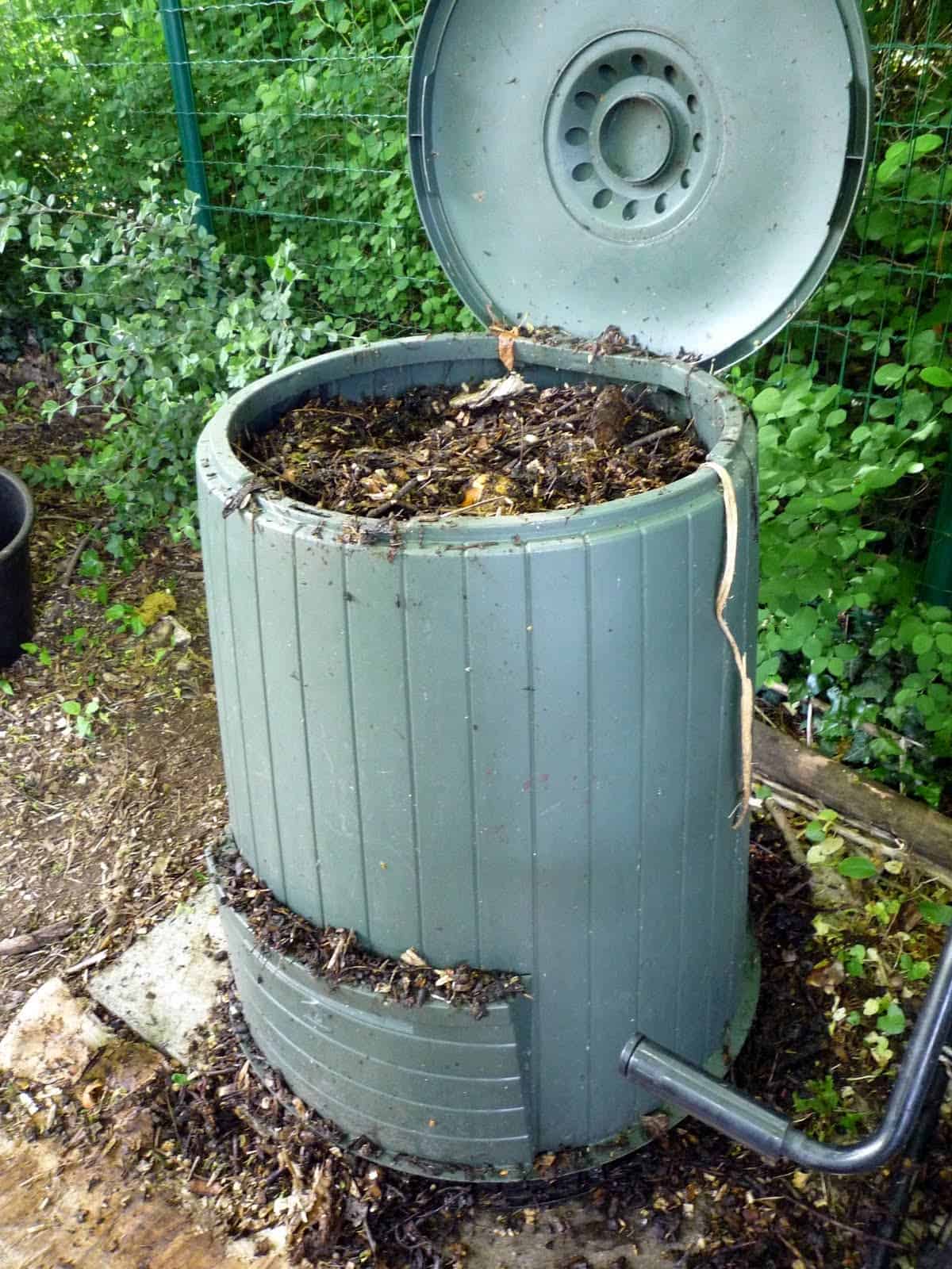 How to make your compost - easy, cheap, and sustainable