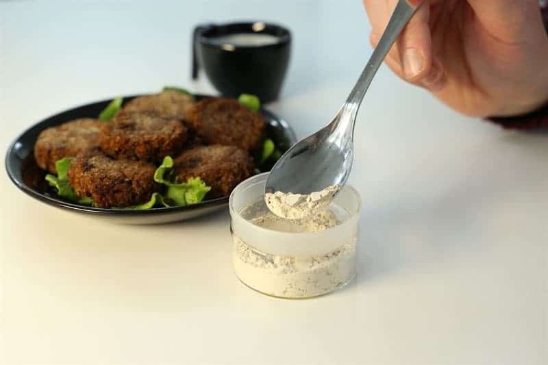 VTT has developed raw materials from mealworms and crickets which, due to their promising structure and flavour, can be used in the manufacture of foods such as meatballs and falafel. Image credits: VTT