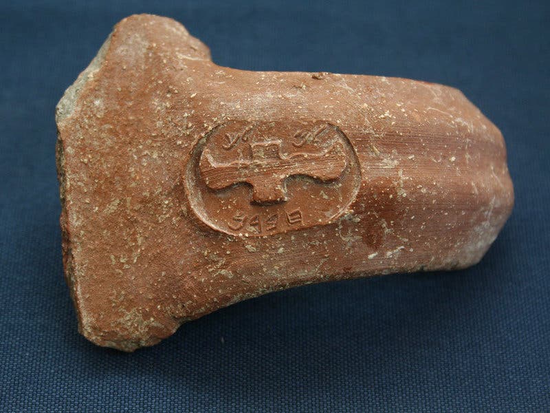 Ancient jar handles like this one, stamped with a royal seal, provide a detailed timeline of the Earth's magnetic field thousands of years ago.
Image courtesy of Oded Lipschits