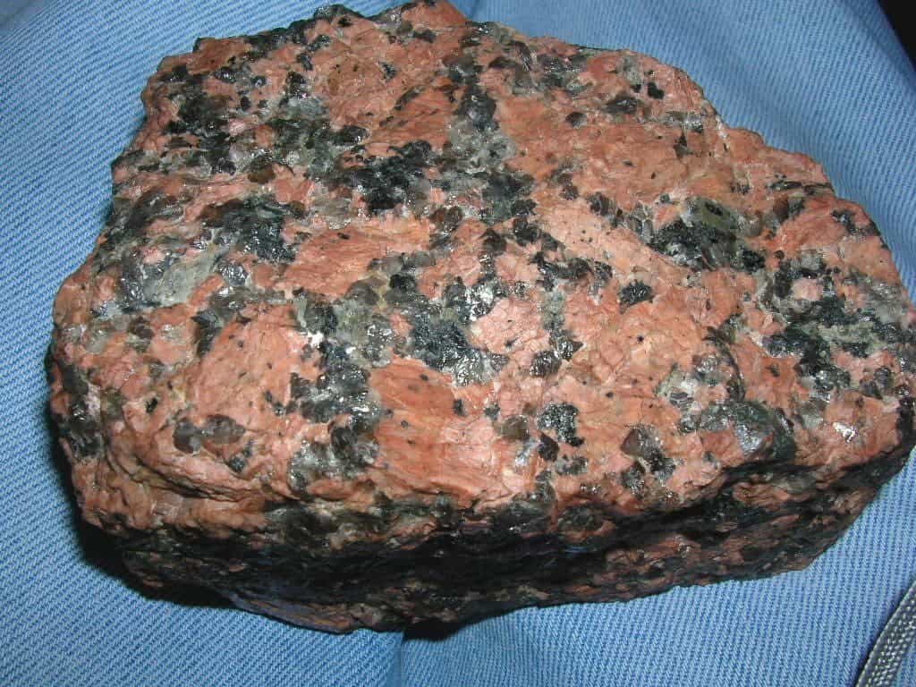 Geology ABC -- How to identify granites