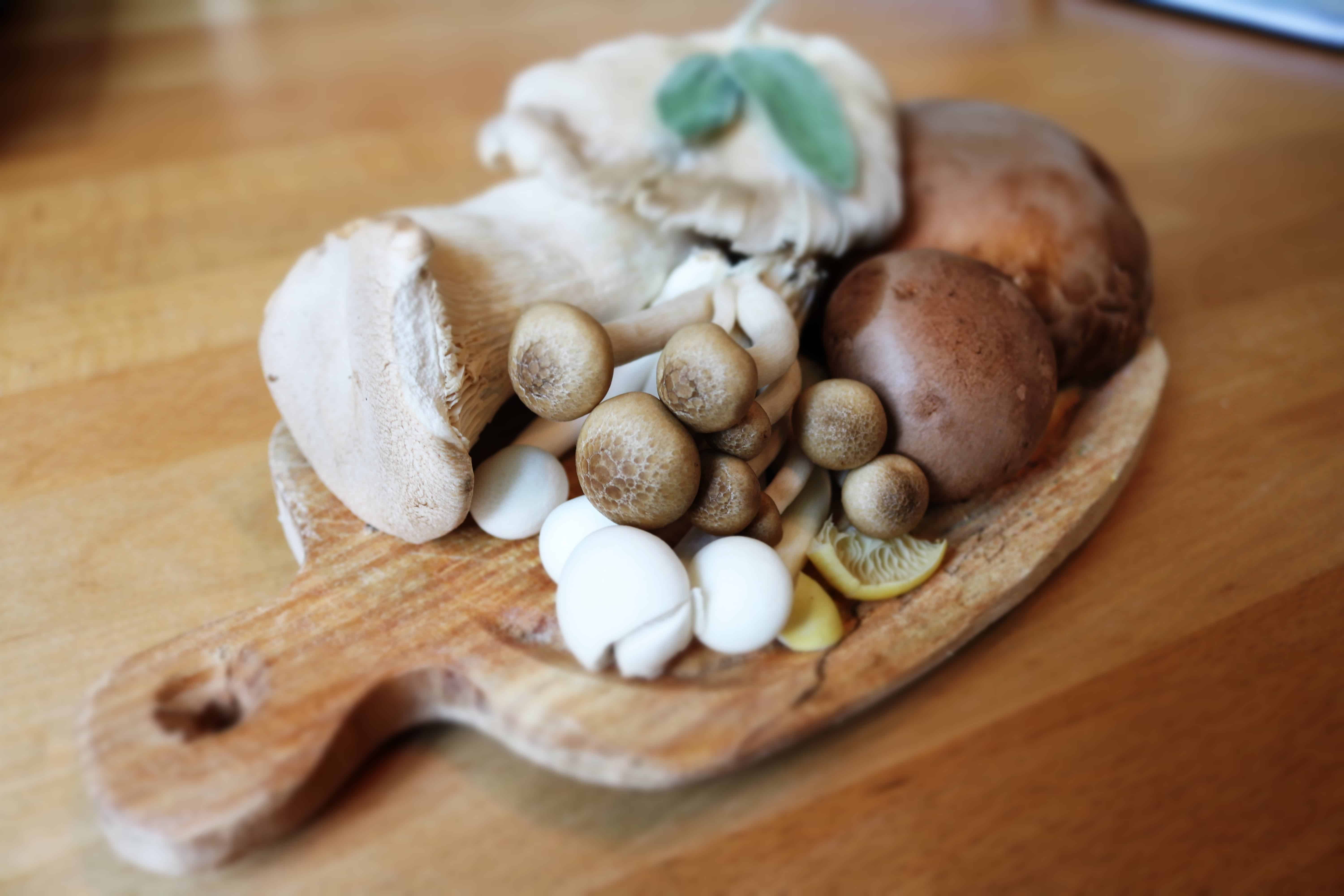 Want to keep mushrooms delicious and nutritious? Grill or microwave them, researchers say. Image via Pexels.