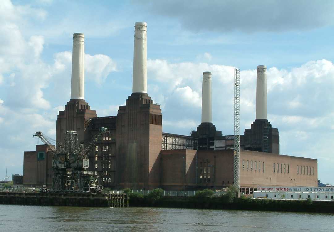 The former Battersea Power Station -- a former emblem of London.  Image credits: Tagishsimon.