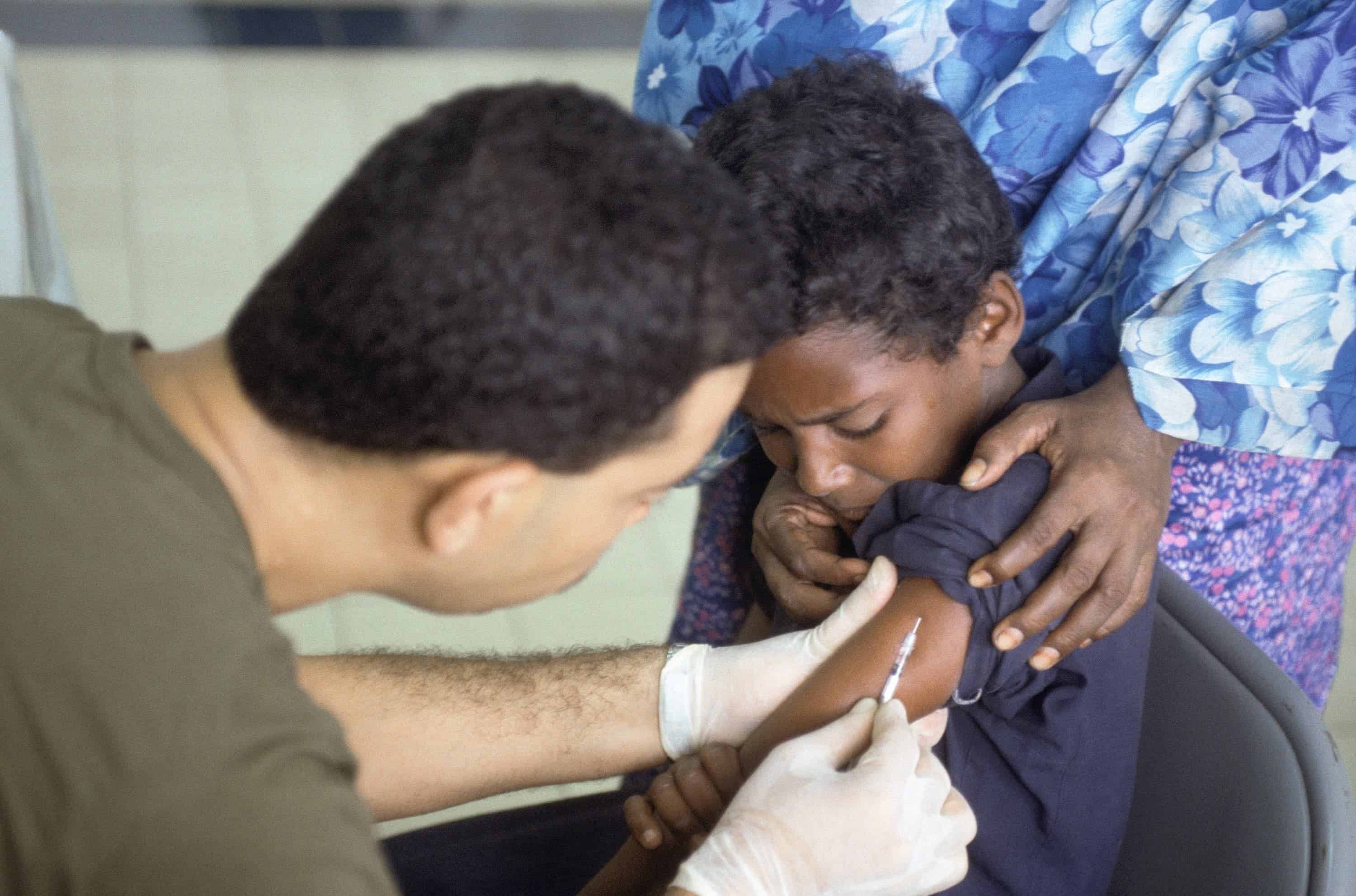 Somali boy receives a polio vaccination. Image credits:  Andrew W. McGalliard / US DoD.