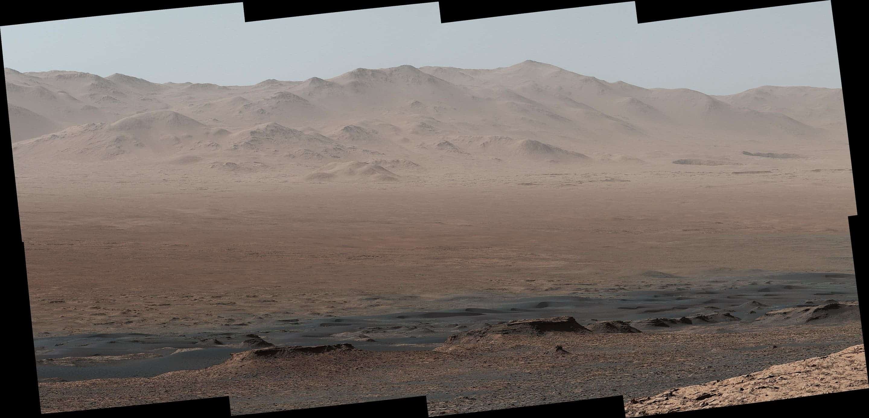 Detailed look of Gale Crater horizon as seen by Curiosity from its 