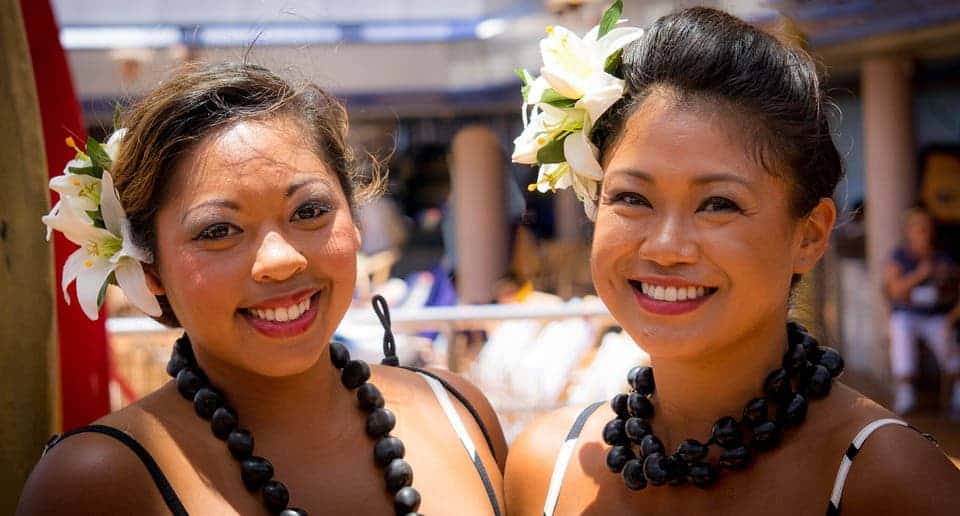 These two polynesian women sure do know more grammar rules than any of us.
Credits: Pixabay/Mariamichelle
Cre