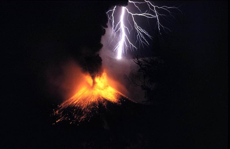 Surreal image of lightning over the eruption of Mount Rinjani in Indonesia. Image credits: Oliver Spalt.