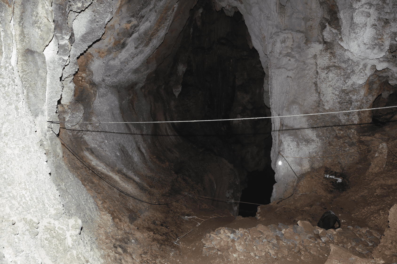 Here, a photograph of the Cizhutuo cave, where the remains were found. Image credits: Yingqi Zhang.