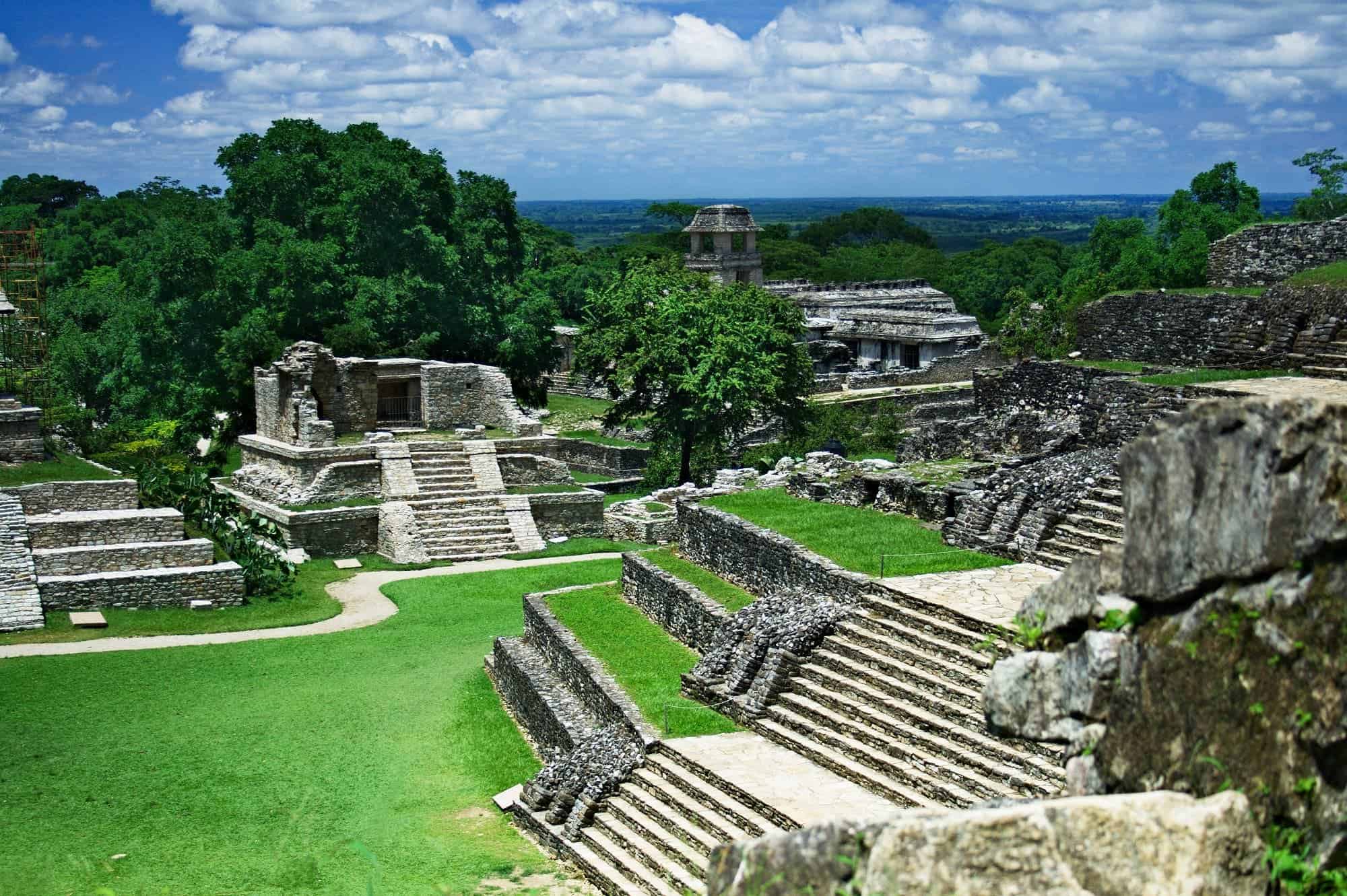 Overview of the central plaza of the Mayan city of Palenque (Chiapas, Mexico), an example of Classic Maya architecture. Image credits: Jan Harenburg.