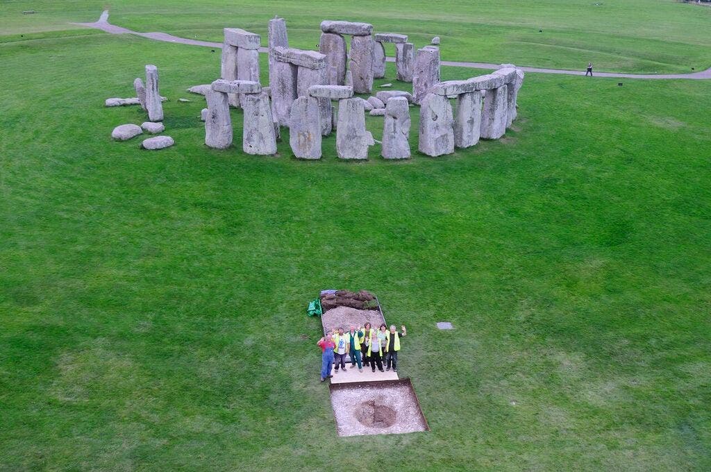 Researchers analyzed the cremated remains of Neolithic people buried in pits at Stonehenge. Credit: Adam Stanford.