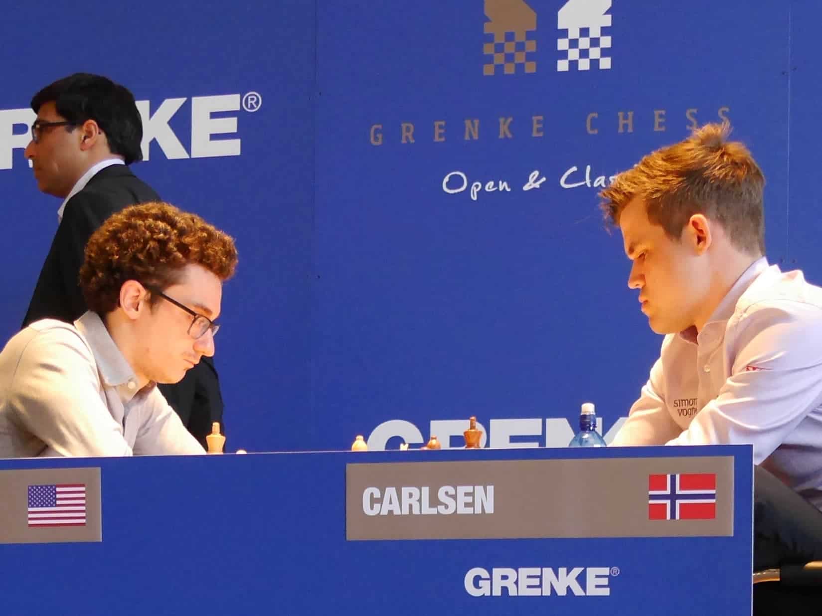 Carlsen (right) and Caruana (left) playing a previous game in Karlsruhe.