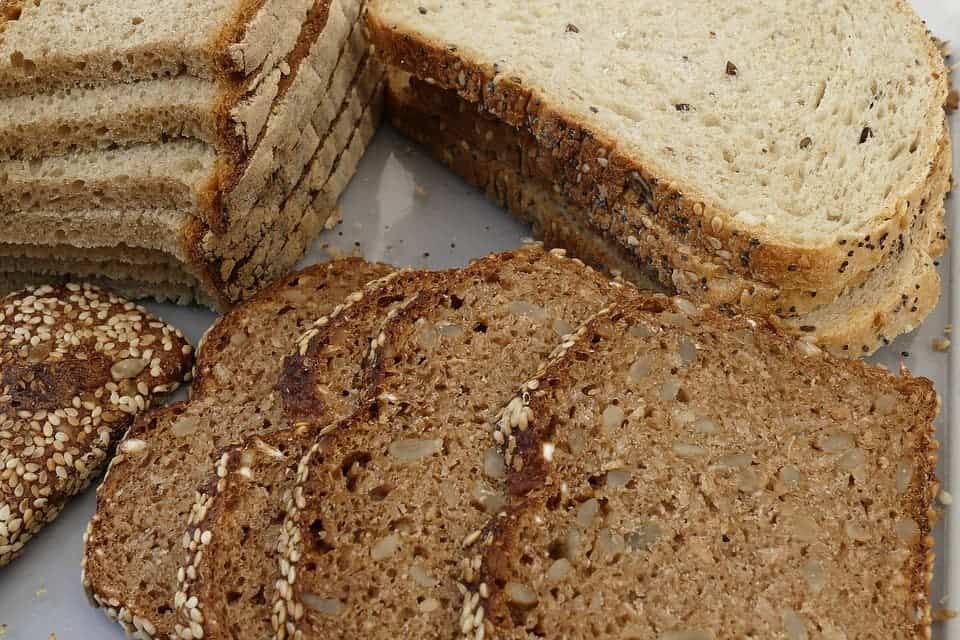 Replacing white bread and pasta with whole wheat is an excellent starting point if you want to eat more fiber. Image credits: anaterate.