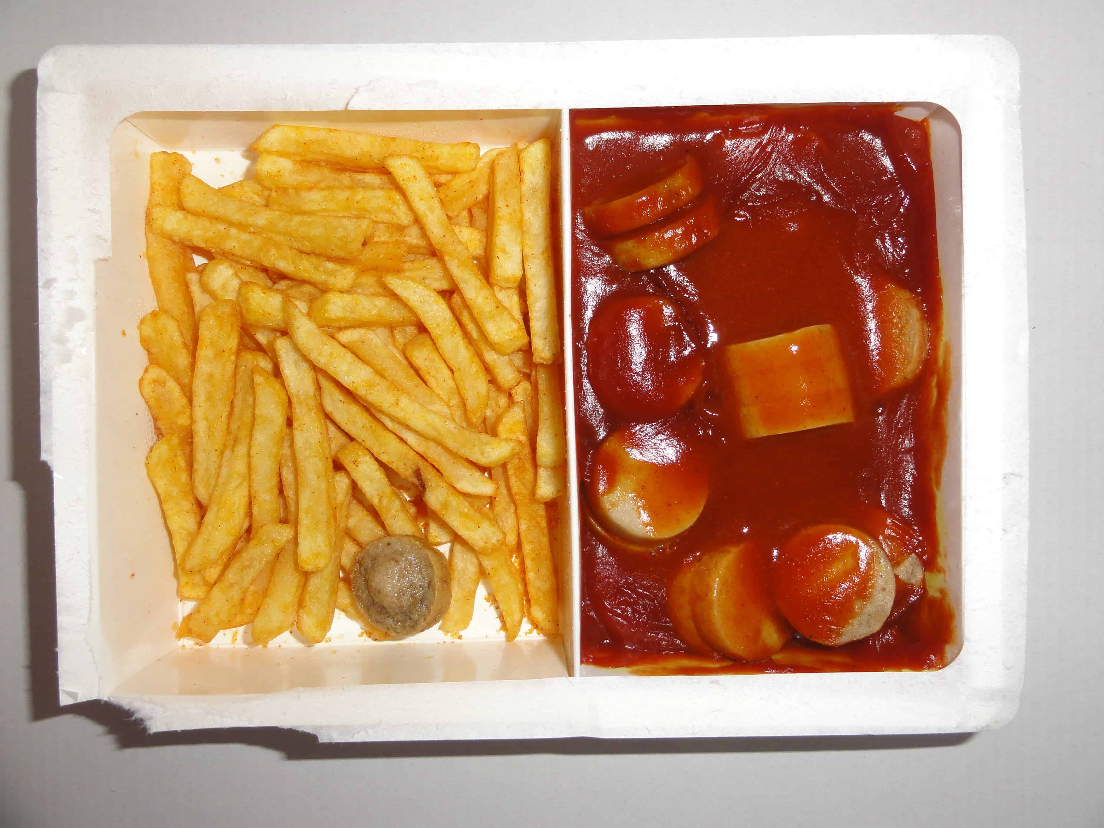 Ready to eat microwave food (TV dinner). Credit: Wikimedia Commons.