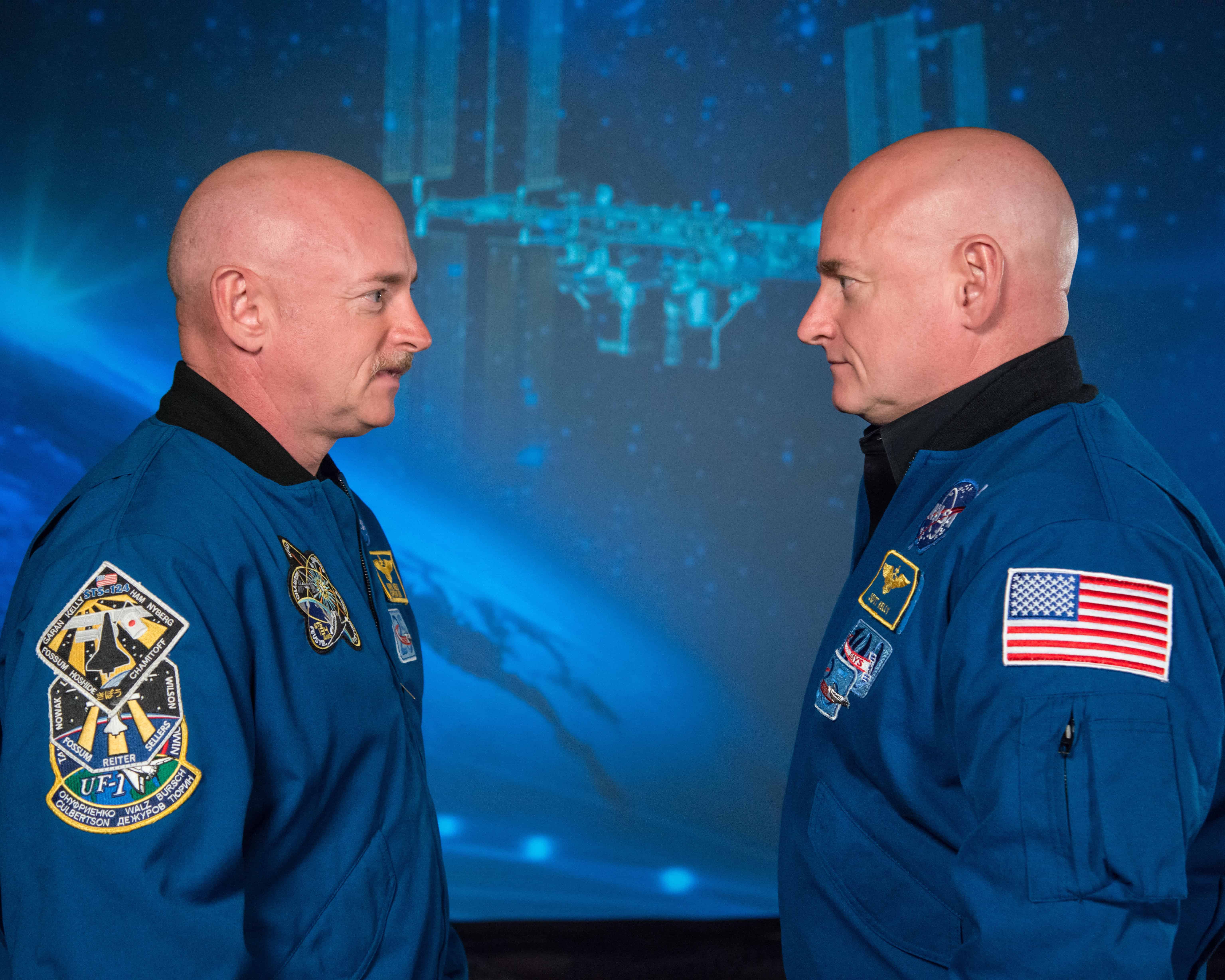 Astronauts Scott Kelly with his brother, Astronaut Mark Kelly. Image credits: NASA.