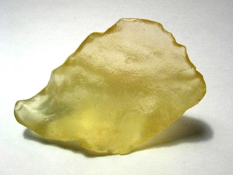 A piece of Libyan desert glass that weighs 22 grams and is about 55 mm wide. Credit: Wikimedia Commons.