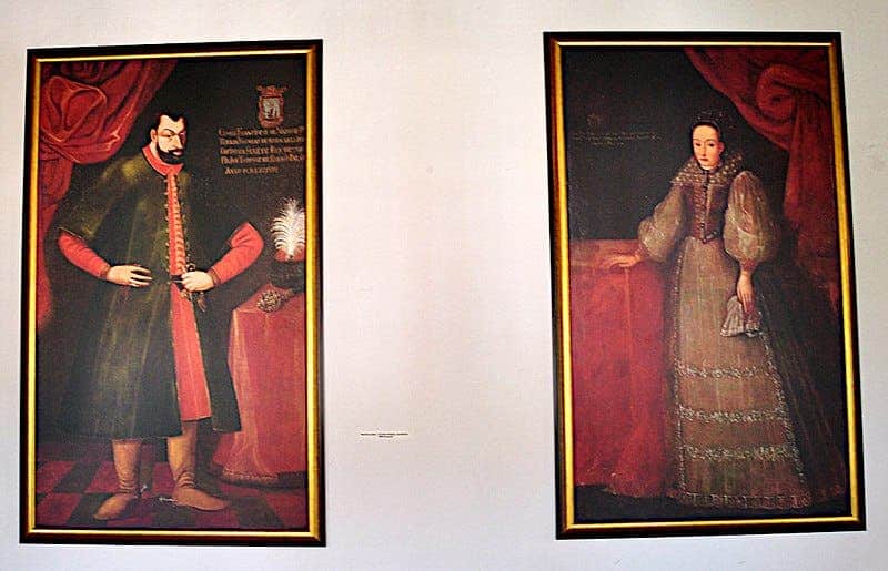 Portraits of Nádasdy and Báthori from the Čachtice Museum. 