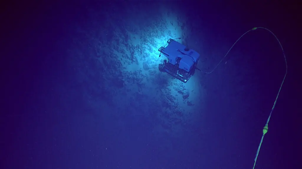remotely powered vehicle explores ocean floor